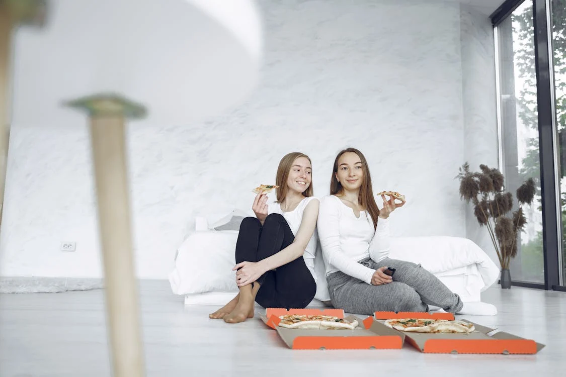 Key Points To Cover Before Moving In With Friends